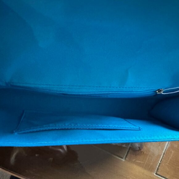 NWT- TRINA TURK FLORAL CLUTCH BAG - Picture 12 of 13